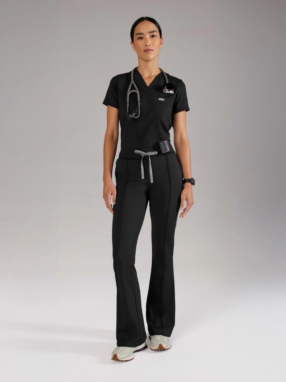 FIGS FORMx Black Scrubs Set - Evanston Pants & Sona V-Neck Top - Size M/MR - Picture 7 of 14